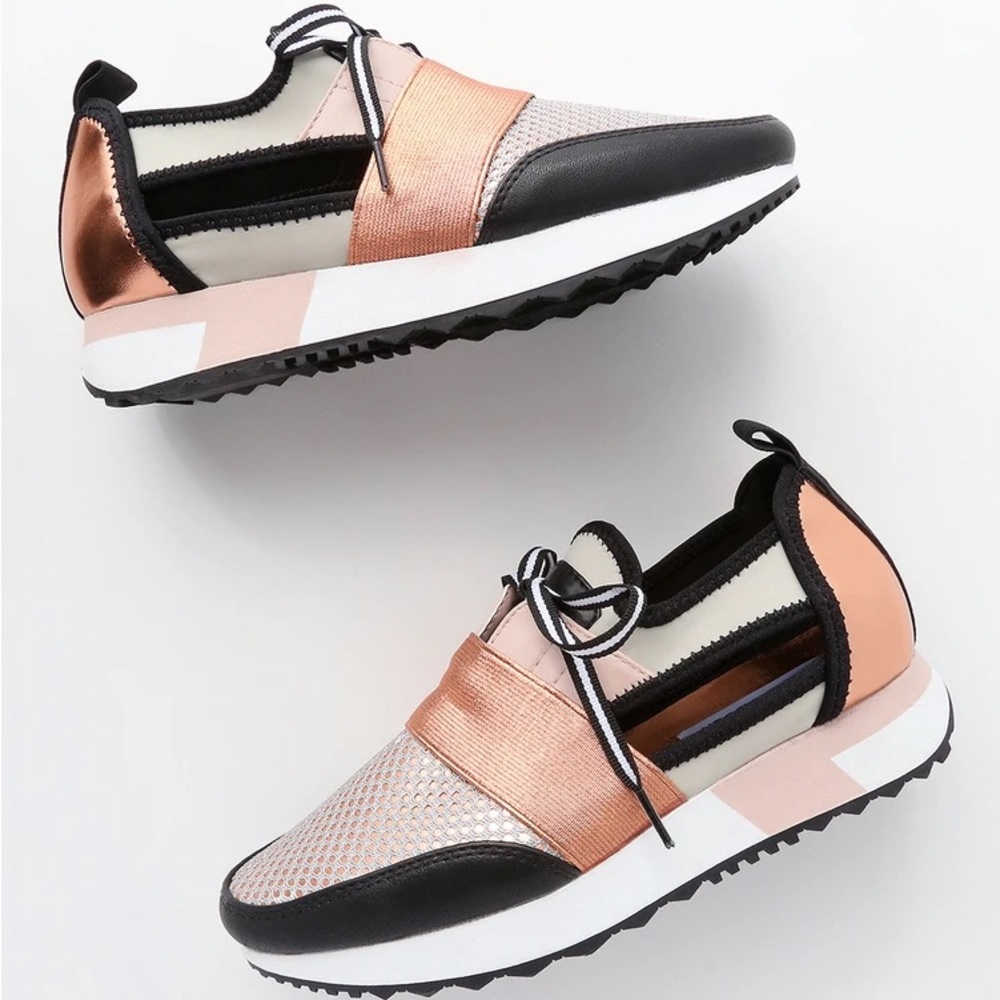 GREAT CONDITION 😮 Steve Madden Arctic Rose Gold Sneaker